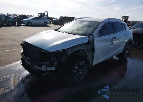 2017 Infiniti Qx30 Luxury z USA, uszkodzony, nr VIN SJKCH5CR4HA034619